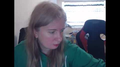 Snapshot of jenisandpeter chatting on 04/16/26, 08:04 JenisAndPeter online show from 04/16/26, 08:04