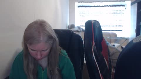 Snapshot of jenisandpeter chatting on 04/18/26, 06:50 JenisAndPeter online show from 04/18/26, 06:50