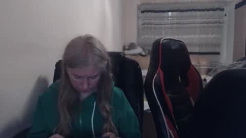 Snapshot of jenisandpeter chatting on 04/18/26, 06:56 JenisAndPeter online show from 04/18/26, 06:56