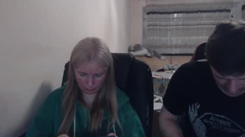 Snapshot of jenisandpeter chatting on 04/19/26, 06:10 JenisAndPeter online show from 04/19/26, 06:10