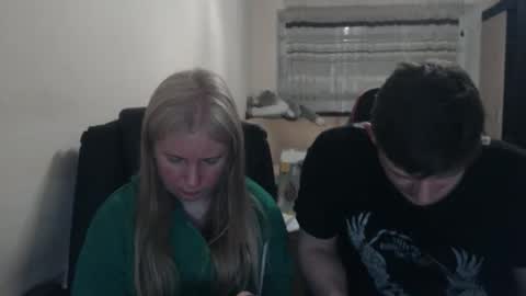 Snapshot of jenisandpeter chatting on 04/20/26, 06:31 JenisAndPeter online show from 04/20/26, 06:31