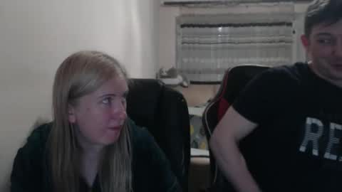 Snapshot of jenisandpeter chatting on 04/24/26, 06:21 JenisAndPeter online show from 04/24/26, 06:21
