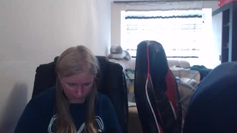 Snapshot of jenisandpeter chatting on 04/25/26, 01:41 JenisAndPeter online show from 04/25/26, 01:41
