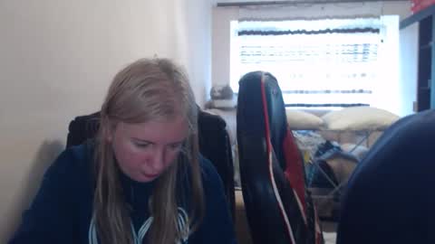 Snapshot of jenisandpeter chatting on 04/29/26, 06:06 JenisAndPeter online show from 04/29/26, 06:06