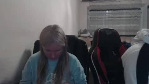 Snapshot of jenisandpeter chatting on 05/01/26, 06:01 JenisAndPeter online show from 05/01/26, 06:01