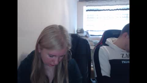 Snapshot of jenisandpeter chatting on 05/05/26, 07:27 JenisAndPeter online show from 05/05/26, 07:27