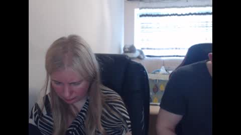 Snapshot of jenisandpeter chatting on 05/11/26, 03:07 JenisAndPeter online show from 05/11/26, 03:07