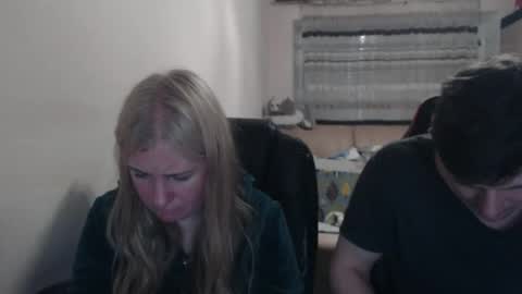 Snapshot of jenisandpeter chatting on 05/14/26, 07:42 JenisAndPeter online show from 05/14/26, 07:42