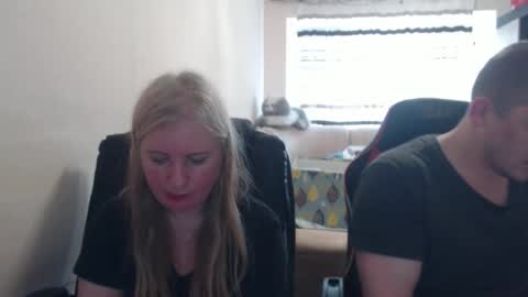 Snapshot of jenisandpeter chatting on 05/19/26, 04:13 JenisAndPeter online show from 05/19/26, 04:13