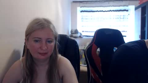 Snapshot of jenisandpeter chatting on 05/24/26, 06:18 JenisAndPeter online show from 05/24/26, 06:18