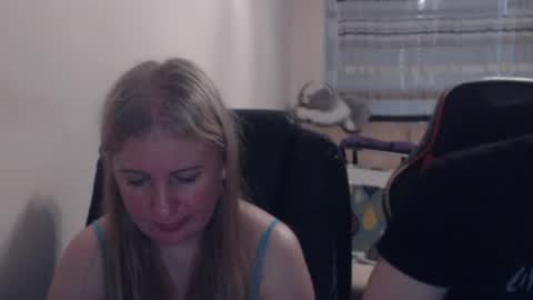 Snapshot of jenisandpeter chatting on 06/21/26, 06:21 JenisAndPeter online show from 06/21/26, 06:21