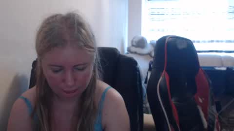 Snapshot of jenisandpeter chatting on 06/22/26, 04:53 JenisAndPeter online show from 06/22/26, 04:53