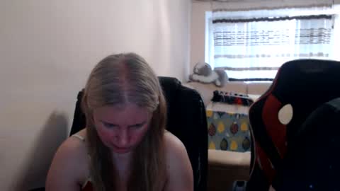 Snapshot of jenisandpeter chatting on 06/24/26, 05:34 JenisAndPeter online show from 06/24/26, 05:34