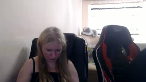 Snapshot of jenisandpeter chatting on 06/25/26, 05:17 JenisAndPeter online show from 06/25/26, 05:17