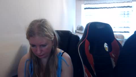 Snapshot of jenisandpeter chatting on 06/27/26, 07:02 JenisAndPeter online show from 06/27/26, 07:02