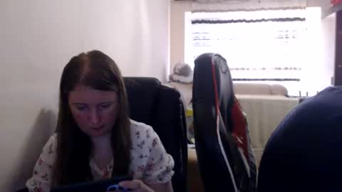Snapshot of jenisandpeter chatting on 07/05/26, 05:20 JenisAndPeter online show from 07/05/26, 05:20