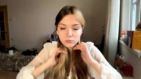 Hey EveryoneIm Kimi  Glad to see you in my room We almost hit 10 Thumb up in one day   online show from 02/13/26, 11:17