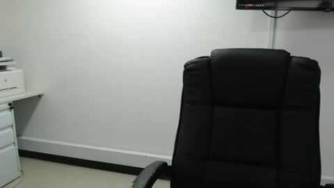 Snapshot of jenn_cg chatting on 09/17/25, 09:27 jenn online show from 09/17/25, 09:27