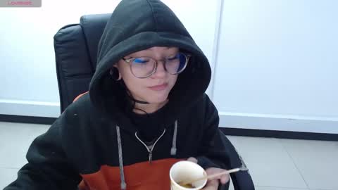 Snapshot of jenn_cg chatting on 10/14/25, 08:53 jenn online show from 10/14/25, 08:53