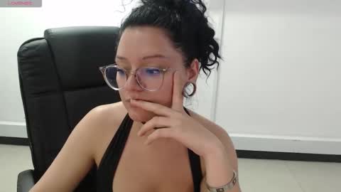 Snapshot of jenn_cg chatting on 10/15/25, 05:57 jenn online show from 10/15/25, 05:57