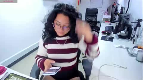 Snapshot of jenn_cg chatting on 11/03/25, 07:37 jenn online show from 11/03/25, 07:37