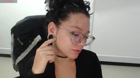 Snapshot of jenn_cg chatting on 12/01/25, 08:03 jenn online show from 12/01/25, 08:03