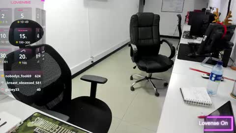 Snapshot of jenn_cg chatting on 12/19/25, 11:12 jenn online show from 12/19/25, 11:12