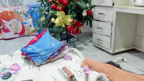 jenn online show from 12/15/24, 06:04