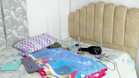 jenn online show from 02/08/25, 04:14