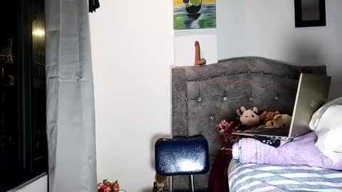  Isabella  online show from 10/25/25, 12:51