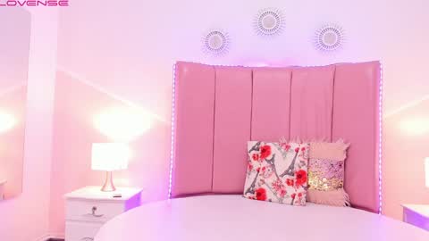 Snapshot of jenna_windsor chatting on 12/03/24, 04:28 Jenna online show from 12/03/24, 04:28