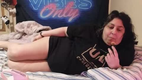 Snapshot of jennabrady chatting on 03/21/26, 03:22 Dragon Queen. Be my Dragon -- and online show from 03/21/26, 03:22