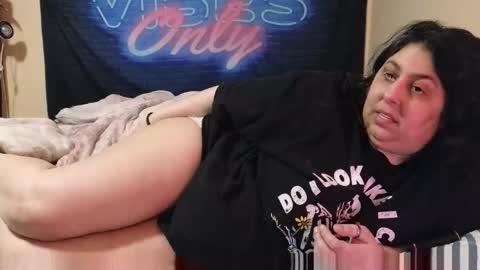 Snapshot of jennabrady chatting on 04/10/26, 03:17 Dragon Queen. Be my Dragon -- and online show from 04/10/26, 03:17