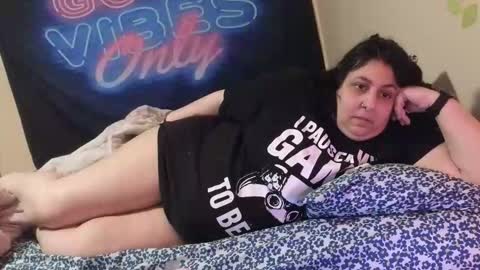 Snapshot of jennabrady chatting on 04/22/26, 12:35 Dragon Queen. Be my Dragon -- and online show from 04/22/26, 12:35