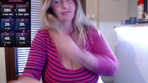 Snapshot of jennadeluxe chatting on 01/18/26, 08:18 Jenna online show from 01/18/26, 08:18