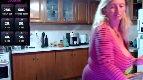 Snapshot of jennadeluxe chatting on 02/25/26, 08:46 Jenna online show from 02/25/26, 08:46