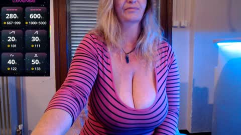 Snapshot of jennadeluxe chatting on 03/29/26, 05:40 Jenna online show from 03/29/26, 05:40