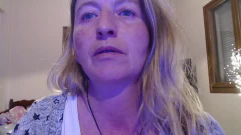 Snapshot of jennadeluxe chatting on 04/01/26, 03:09 Jenna online show from 04/01/26, 03:09