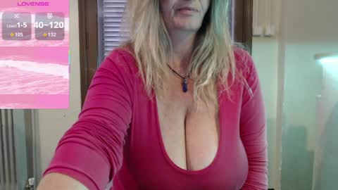 Snapshot of jennadeluxe chatting on 04/02/26, 06:00 Jenna online show from 04/02/26, 06:00