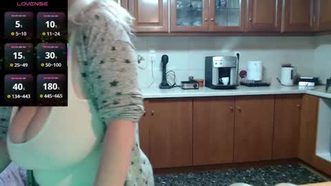 Snapshot of jennadeluxe chatting on 04/06/26, 07:20 Jenna online show from 04/06/26, 07:20