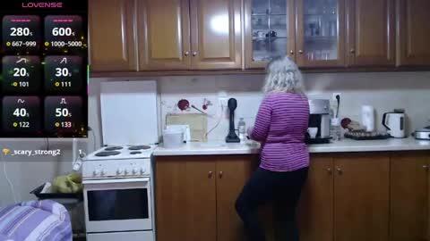 Snapshot of jennadeluxe chatting on 04/16/26, 12:28 Jenna online show from 04/16/26, 12:28