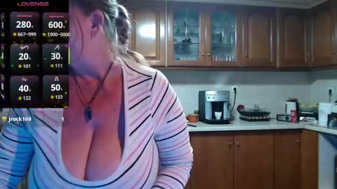 Snapshot of jennadeluxe chatting on 04/23/26, 04:53 Jenna online show from 04/23/26, 04:53