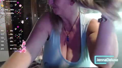 Snapshot of jennadeluxe chatting on 05/28/26, 07:55 Jenna online show from 05/28/26, 07:55
