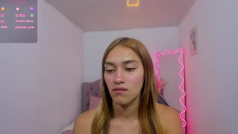 Snapshot of jenner_tay chatting on 07/08/26, 12:59 jenner online show from 07/08/26, 12:59