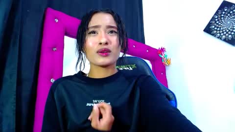 Snapshot of jenng18 chatting on 04/22/26, 10:28 jenn online show from 04/22/26, 10:28