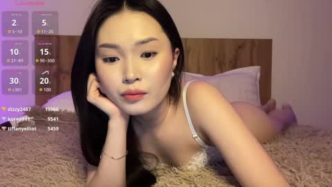 jennie_yung online show from 01/28/25, 10:23