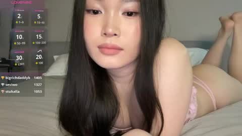 Snapshot of jennie_yung chatting on 04/22/26, 12:35 jennie_yung online show from 04/22/26, 12:35