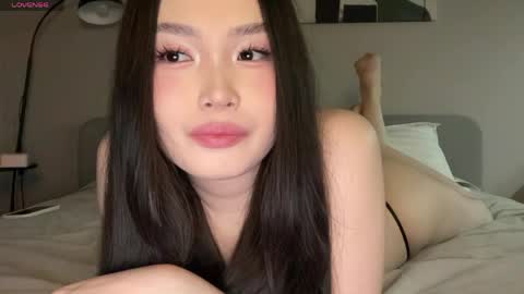 Snapshot of jennie_yung chatting on 05/21/26, 11:34 jennie_yung online show from 05/21/26, 11:34
