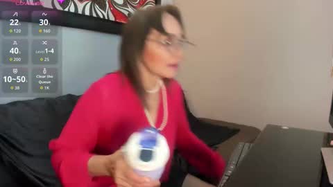 Jennie online show from 11/07/25, 12:16