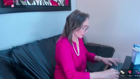 Jennie online show from 11/08/25, 12:16